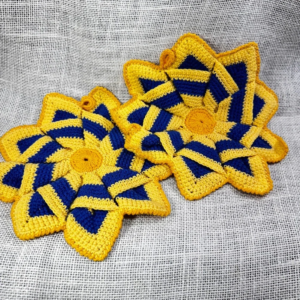 Vintage Handmade Crochet Potholders Set of 2 Yellow Navy‎ Blue Star Spiral 8.5